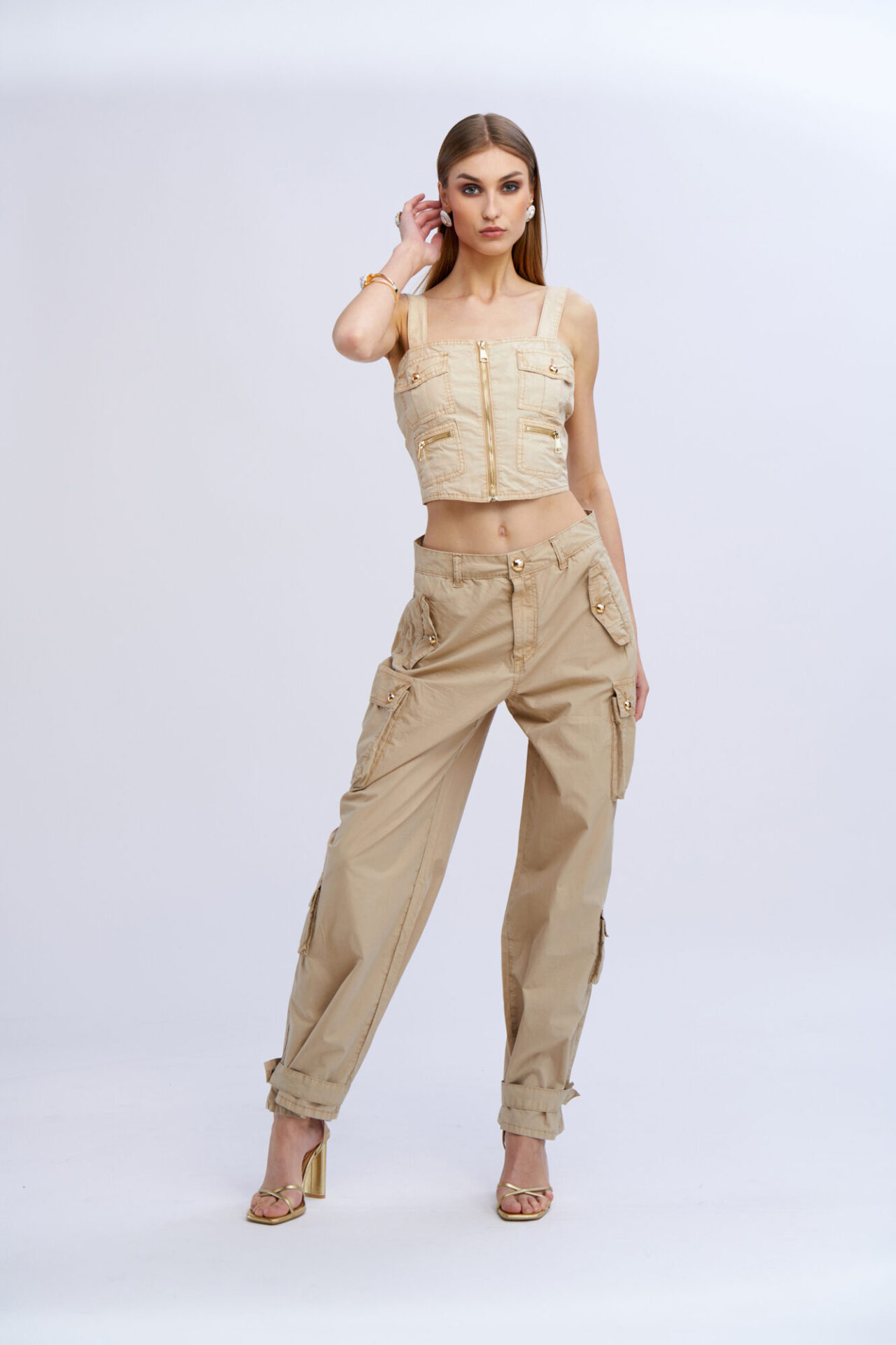 251NS006_VIDEO-1333×2000