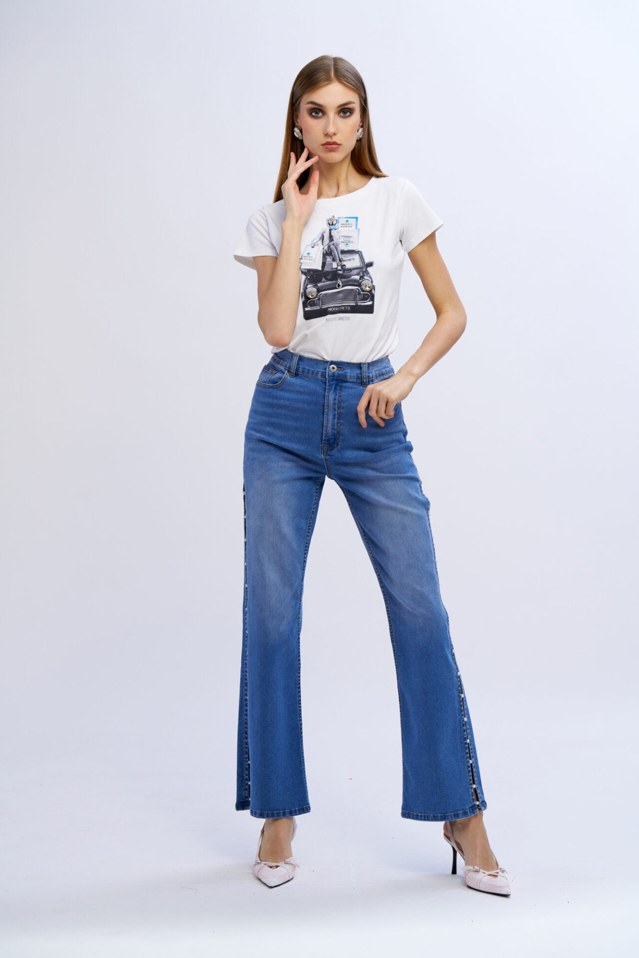 251NS302_VIDEO-1333×2000