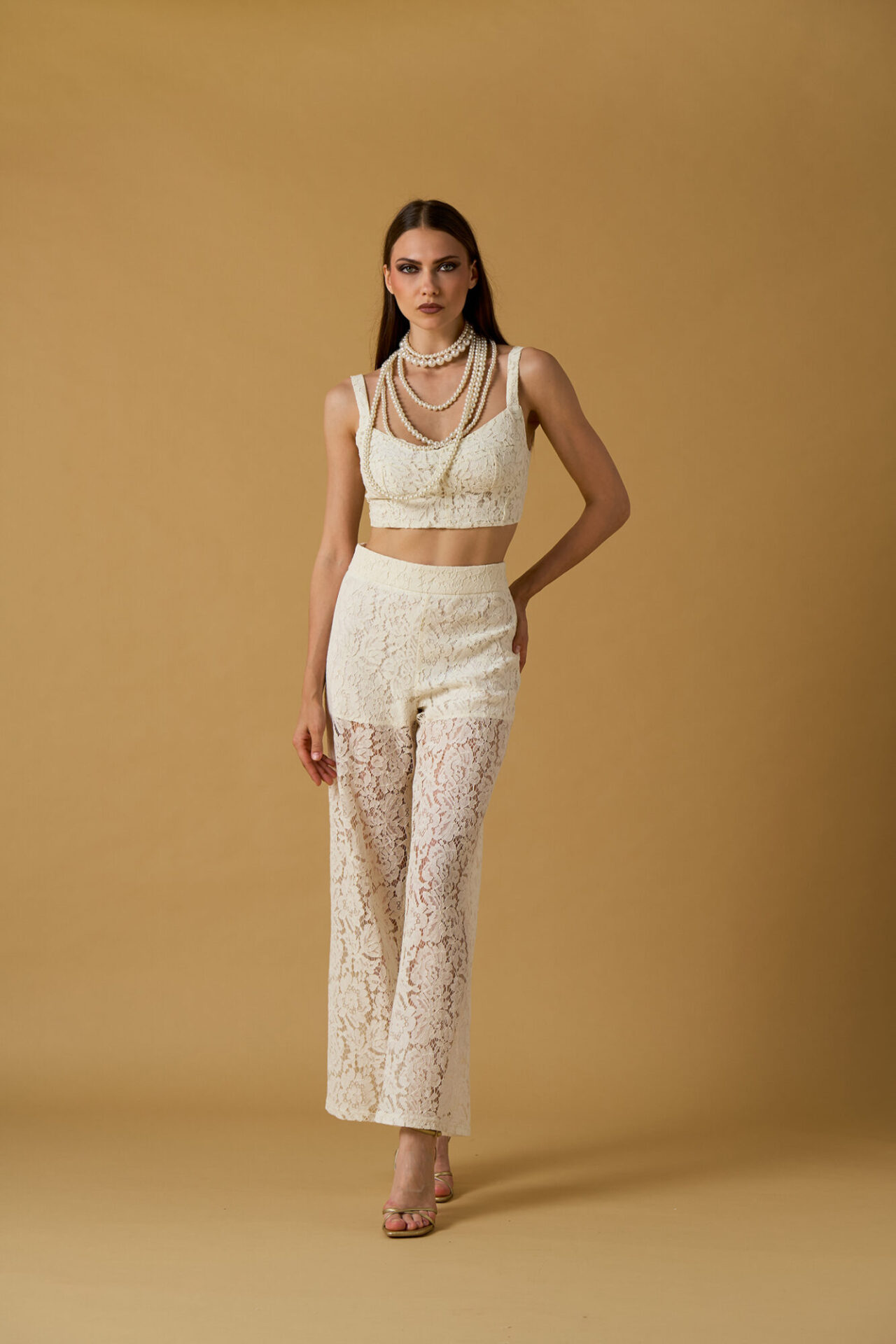 261NS210_1-1333×2000