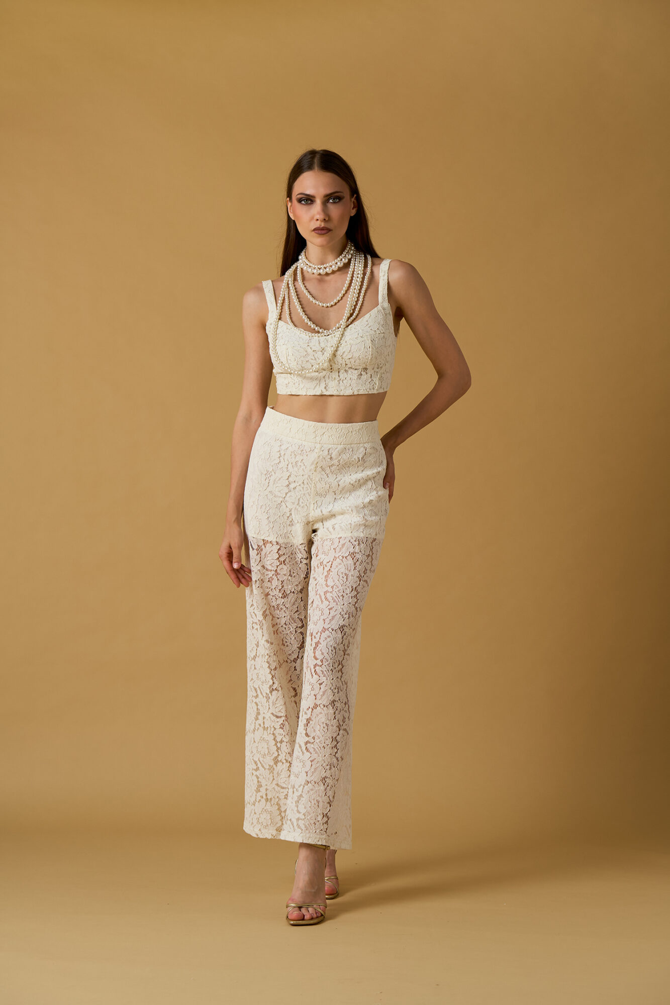 261NS210_1-1333×2000