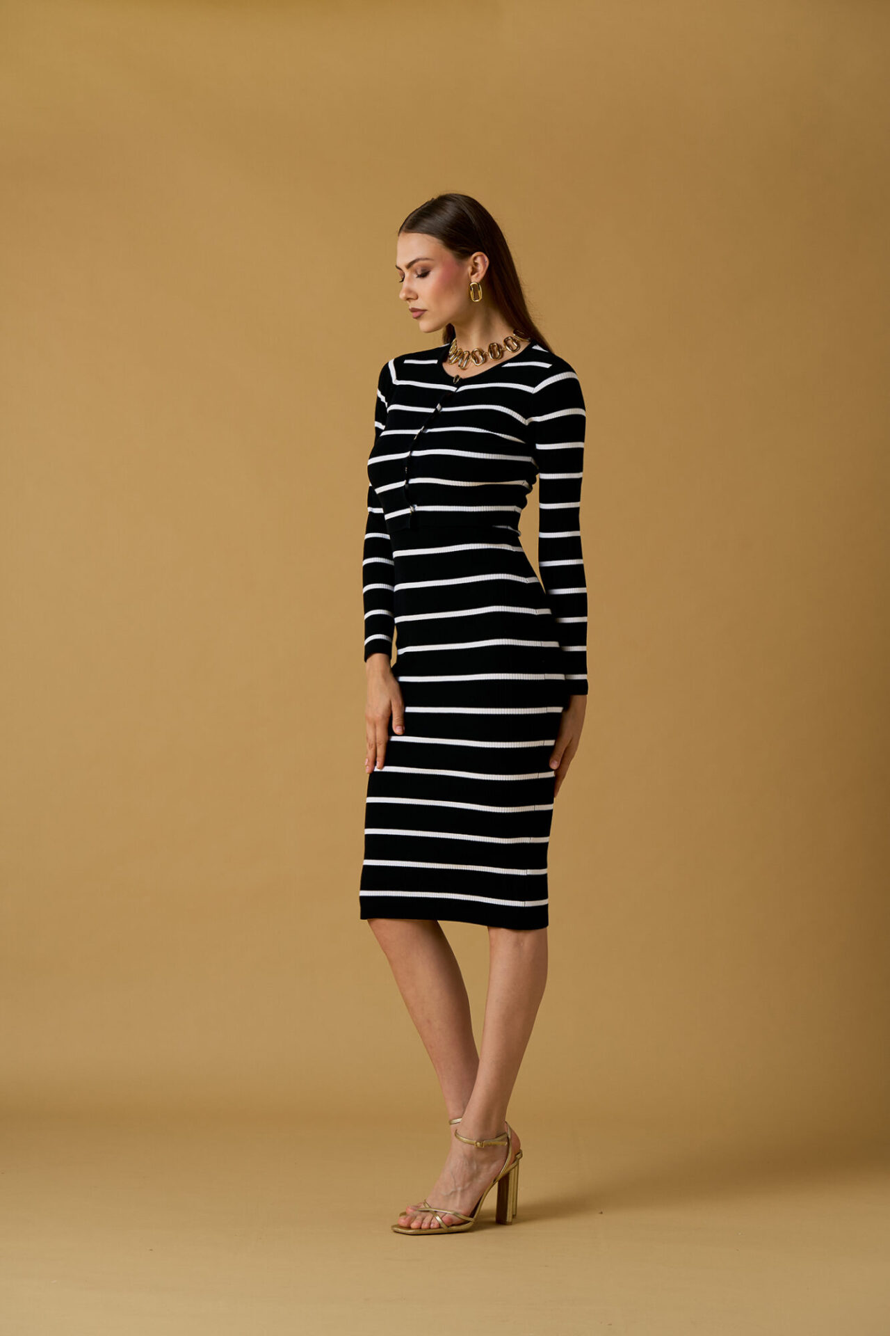 261NS328_2-1333×2000